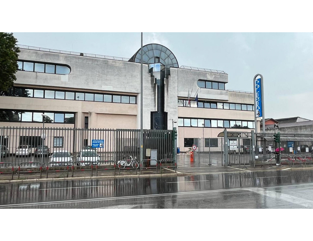 Uccide a coltellate la madre malata, attesa convalida arresto del figlio