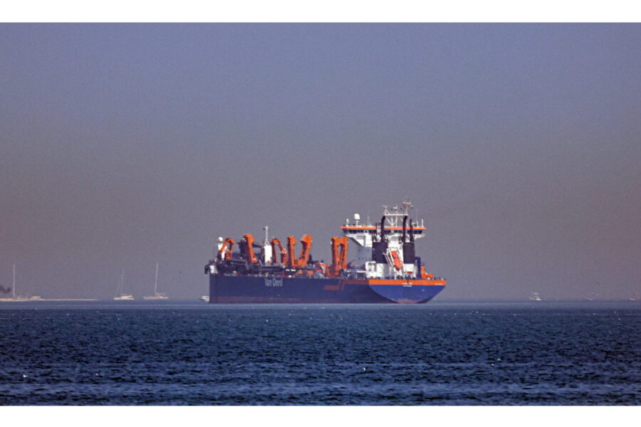 Danni a bordo. Equipaggio assistito dalla Guardia costiera dell'Oman