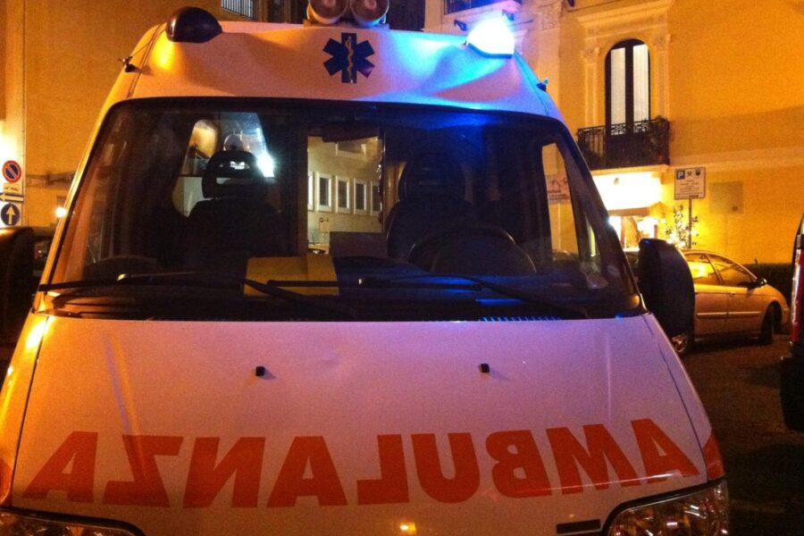 Si ignorano le condizioni dei due occupanti