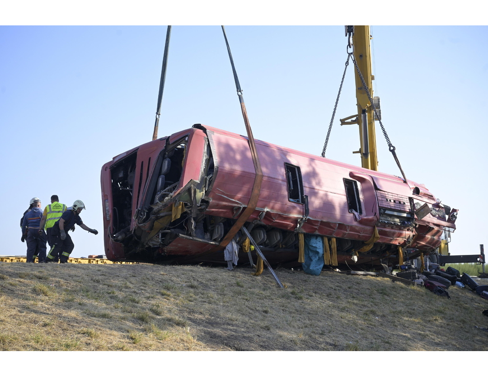 Un autobus si è ribaltato in Ungheria, 12 morti e almeno 10 feriti gravi