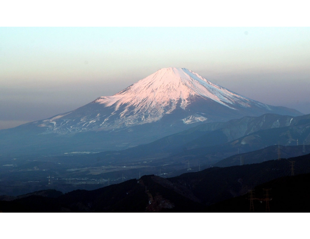 Un padre giapponese abbandona il figlio di 7 anni per ore per scalare il Monte Fuji