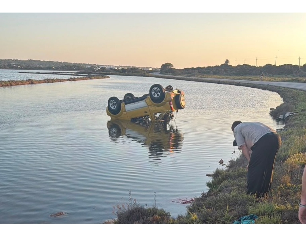 Un’auto si ribalta a Formentera, passeggero salvato da due carabinieri