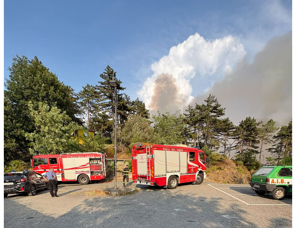 Vasto incendio a Mornese nell’Alessandrino, vigili del fuoco e Aib al lavoro