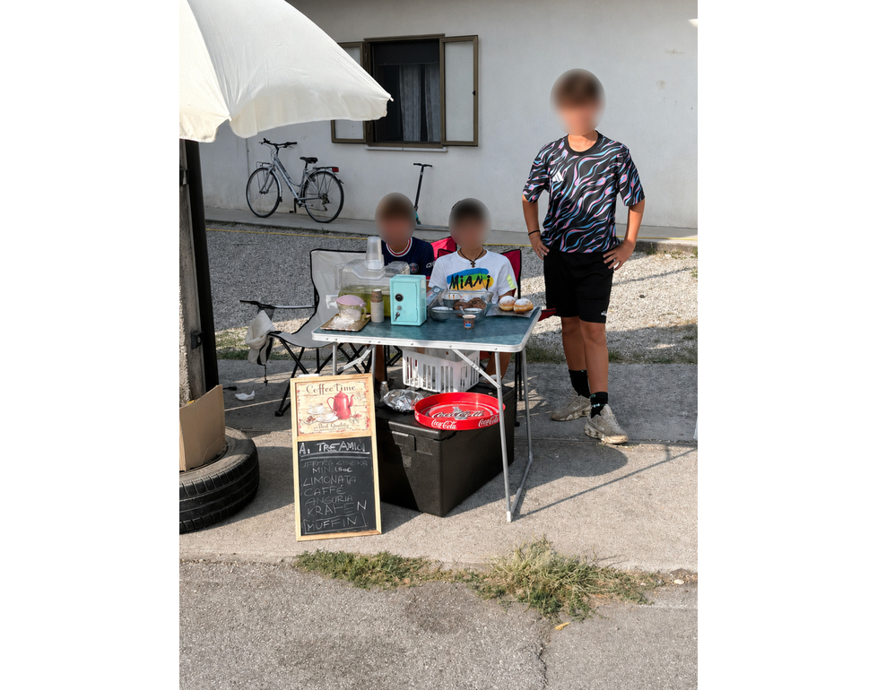 Vendono limonata fresca per comprare un motorino, ammoniti tre ragazzini
