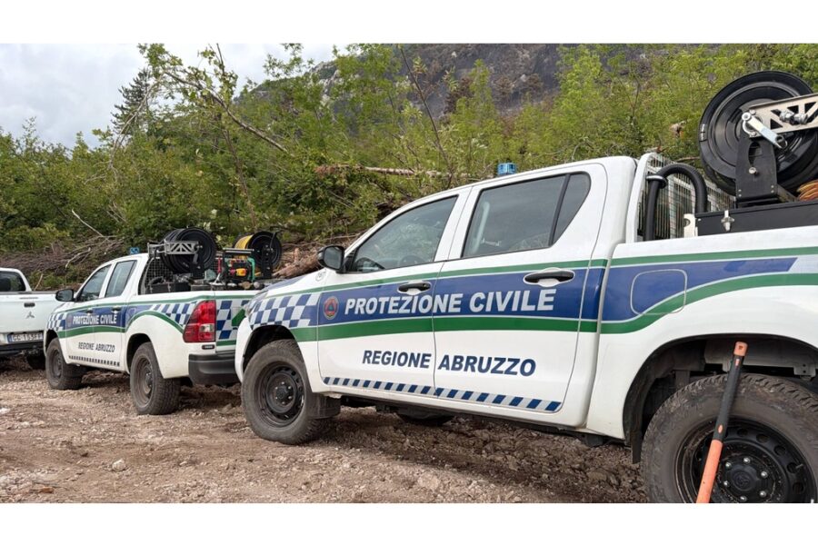 Ripreso l'incendio spento ieri mattina