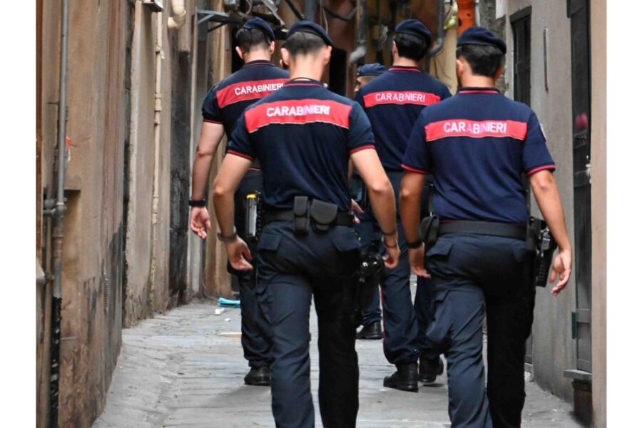 E' accusato anche di lesioni personali e minacce con un coltello