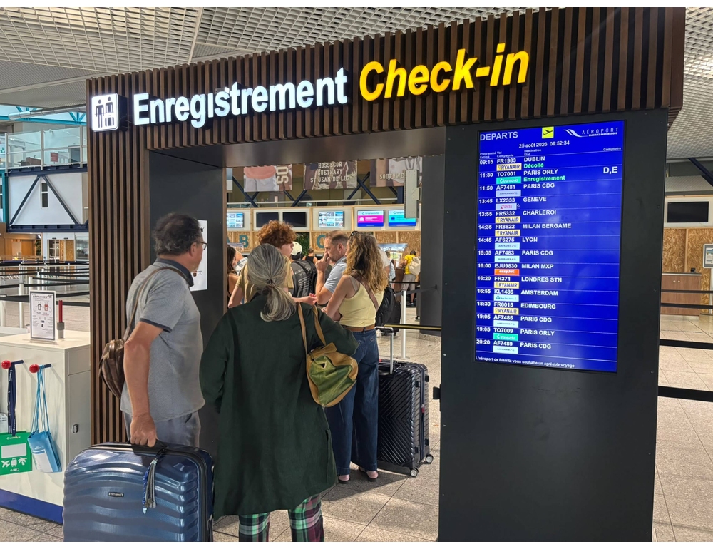 Volo rinviato per maltempo, da ieri turisti italiani bloccati a Biarritz