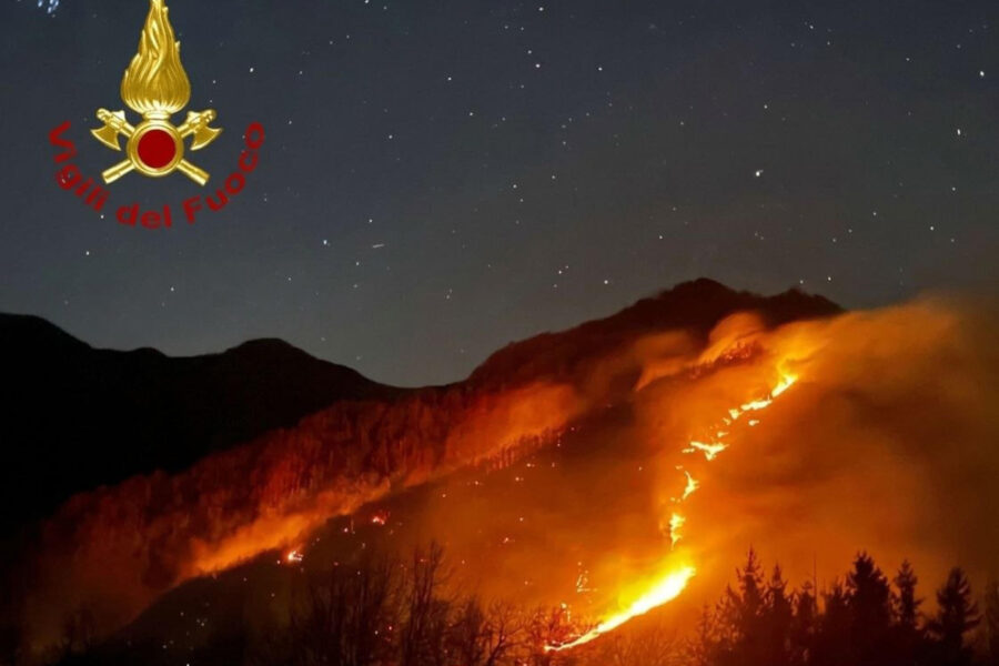 Rispetto a media ultimi 20 anni. Un terzo dei roghi su aree protette