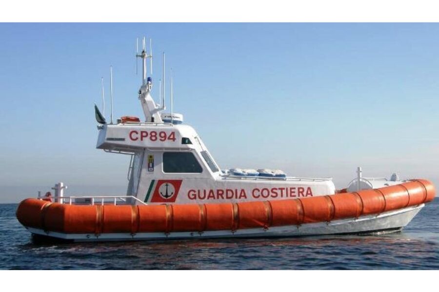 Un'avaria al motore ha provocato un principio d'incendio a bordo
