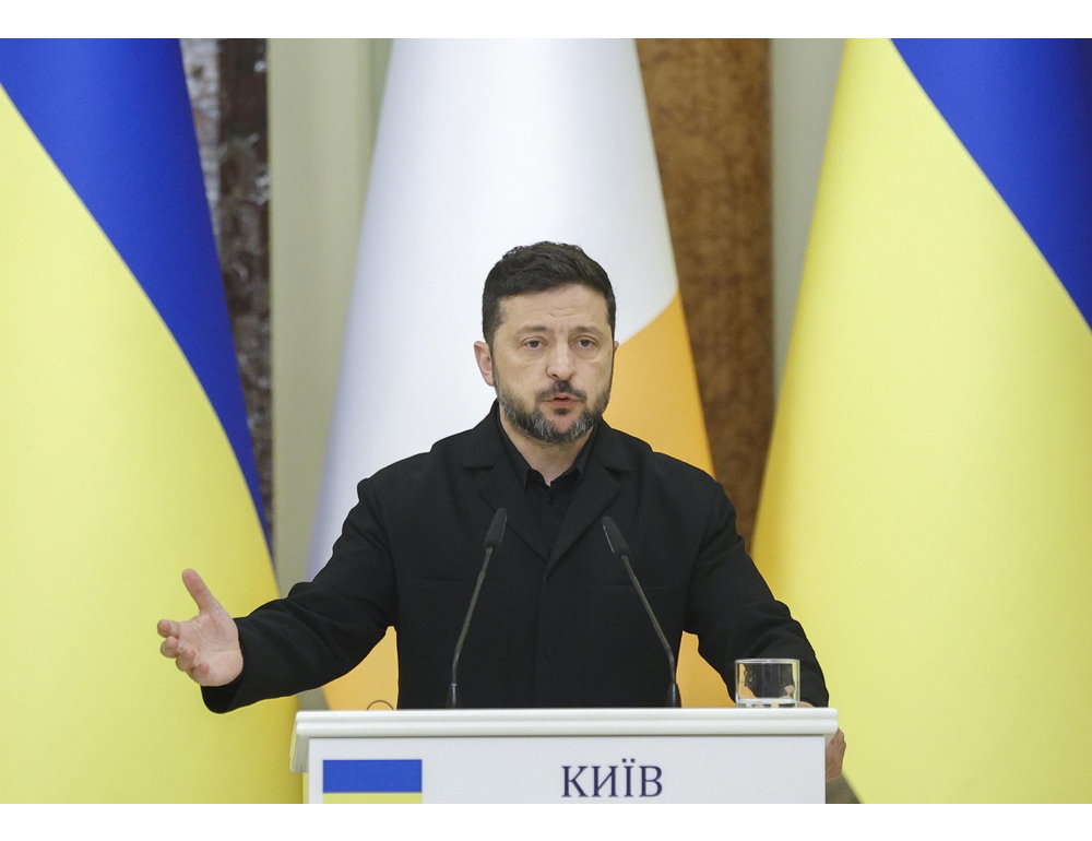 Zelensky, ‘colpite raffineria e base militare a Saratov in Russia’