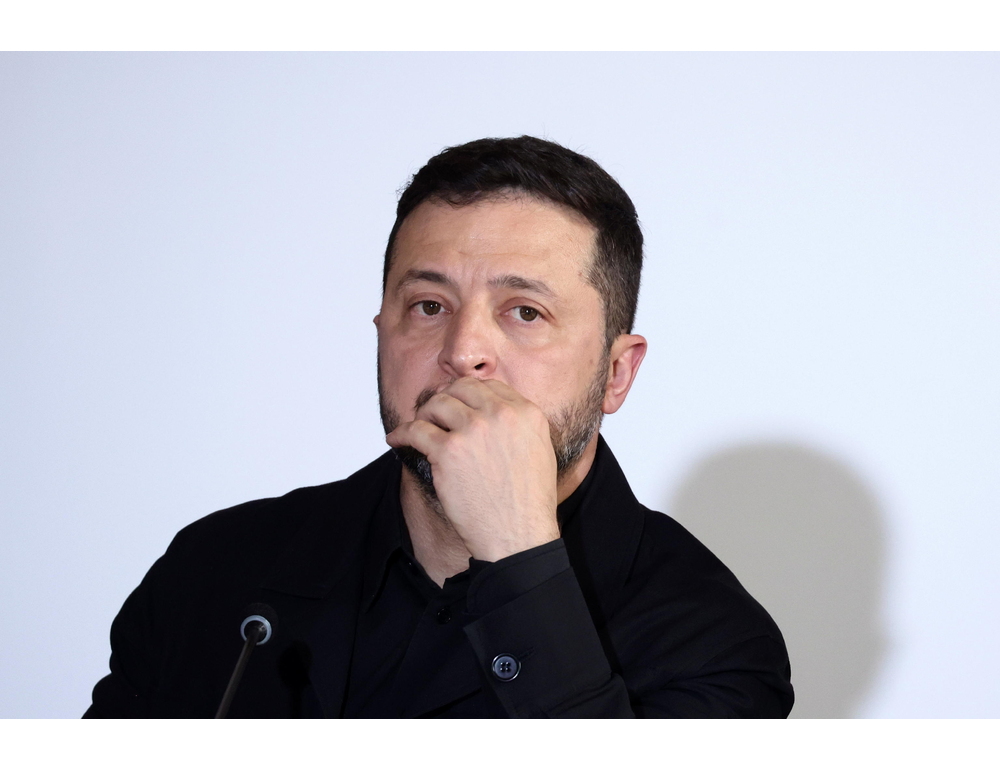 Zelensky visita le truppe ucraine sul fronte sudorientale