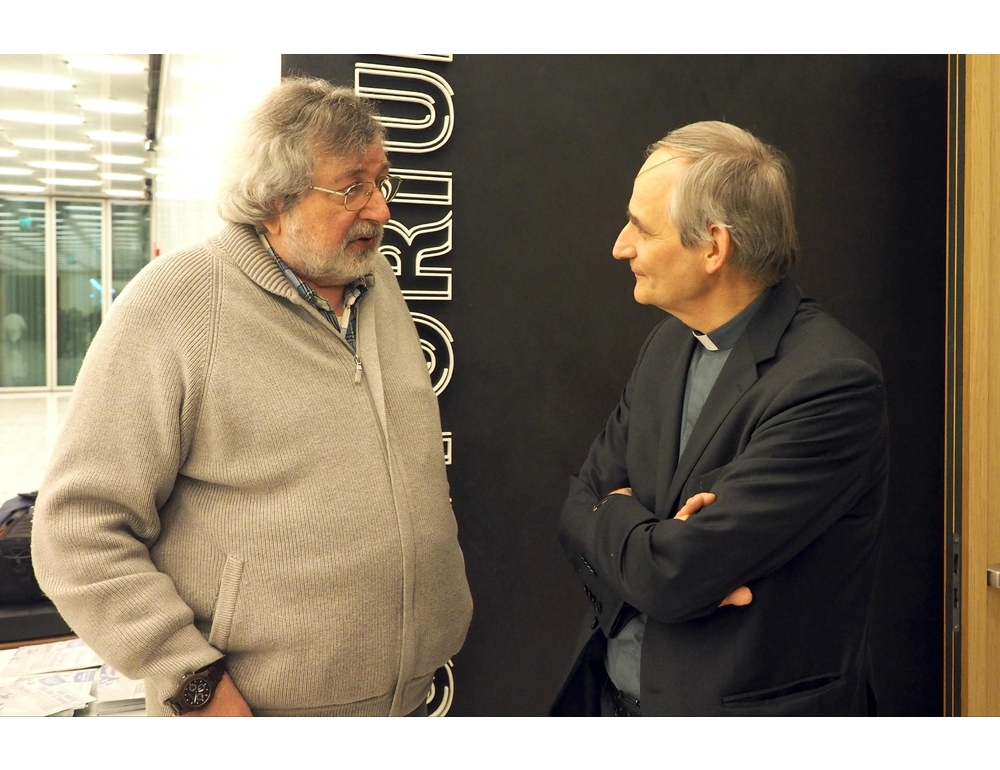 Zuppi ricorda Guccini, insieme ad Auschwitz e da Francesco