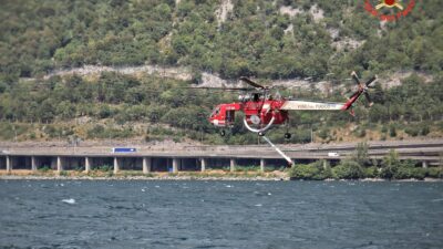 Incendio del Monte Moregallo,  elicottero in azione  nelle zone più difficili