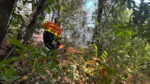 Monte Goi, situazione in miglioramento: proseguono le operazioni di spegnimento con l’elicottero