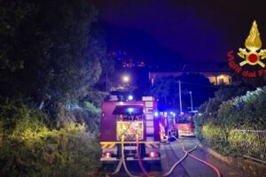 Incendio sul Monte Goi, la politica si stringe alla città