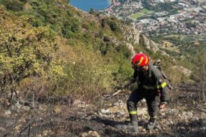 Monte Moregallo, incendio domato. Attesa per la riapertura della Lecco-Bellagio