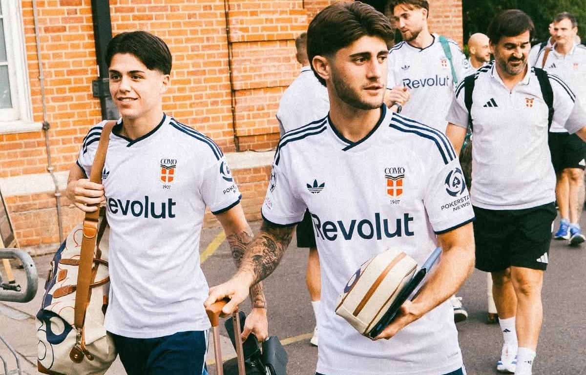 Il Como presenta la seconda maglia, l’esordio nella partita contro l’Arsenal