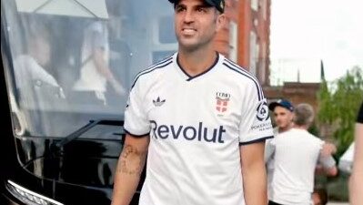 Il Como presenta la seconda maglia, l’esordio nella partita contro l’Arsenal