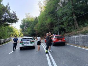 Monte Goi, incendio ancora attivo a Ferragosto: elicotteri in azione e via Oltrecolle chiusa