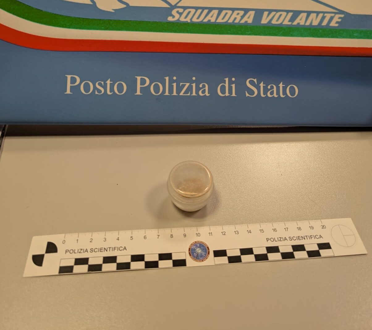Como, evade dai domiciliari per comprare la droga. Denunciato 29enne