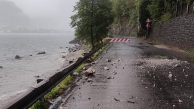 massi sulla Lariana a Valbrona