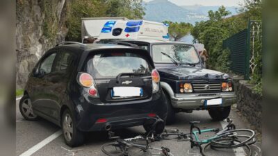 Schianto sulla Regina a Brienno, due ciclisti investiti. Durante i soccorsi strada chiusa