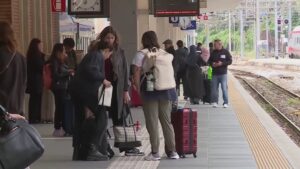 Treni, mattinata di ritardi tra Saronno e Como. Un furto di cavi di rame ha bloccato la linea