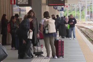 Treni, mattinata di ritardi tra Saronno e Como. Un furto di cavi di rame ha bloccato la linea