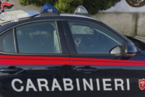 Coltello puntato al collo e al fianco, violenta aggressione tra minorenni a Bregnano