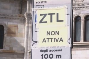 Lavori sul lungolago e caos traffico, il Comune apre le preferenziali e consente il passaggio in Ztl
