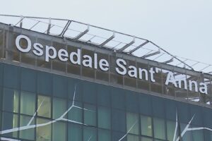 Pulsante rosso attivato al pronto soccorso del Sant’Anna. Due agenti della vigilanza feriti