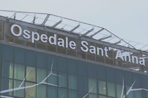 Pulsante rosso attivato al pronto soccorso del Sant’Anna. Due agenti della vigilanza feriti