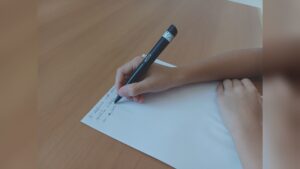 La penna “smart” per lo screening precoce della disgrafia. Lo studio di Politecnico di Milano e Insubria