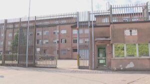 Strappano la collana a un’anziana a Como, arrestati tre egiziani