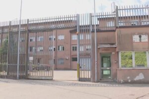 Strappano la collana a un’anziana a Como, arrestati tre egiziani