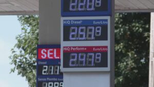 Caro carburante, giovedì scade il taglio delle accise. Gasolio, in 7 giorni un pieno costa 2 euro
