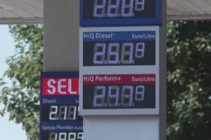 Caro carburante, giovedì scade il taglio delle accise. Gasolio in Lombardia, in 7 giorni un pieno costa 2 euro in più
