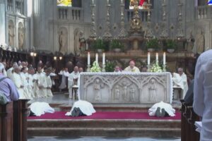 Como, oggi in Duomo ordinati quattro nuovi diaconi. Il vescovo Cantoni: “Costruite ponti di fraternità”