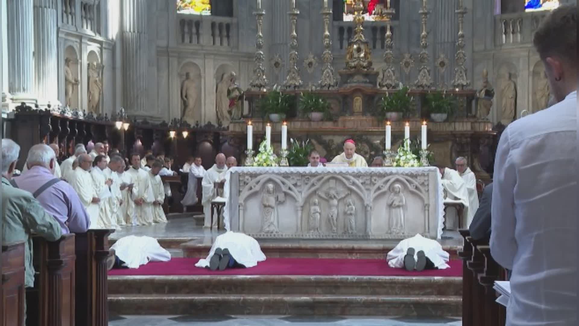 Como, oggi in Duomo ordinati quattro nuovi diaconi. Il vescovo Cantoni: “Costruite ponti di fraternità”
