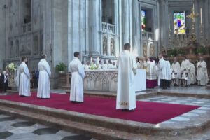 Como, oggi in Duomo ordinati quattro nuovi diaconi. Il vescovo Cantoni: “Costruite ponti di fraternità”