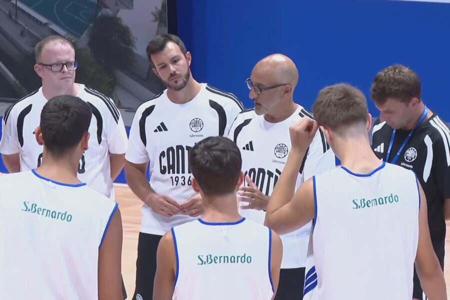 Basket, sabato a Casnate il Trofeo degli Angeli: in campo Cantù e Reggio Emilia