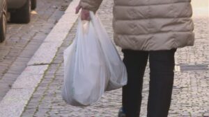 Autunno caldo in arrivo e bollette alle stelle. Nel Comasco rincari da 1500 euro per una coppia con due figli