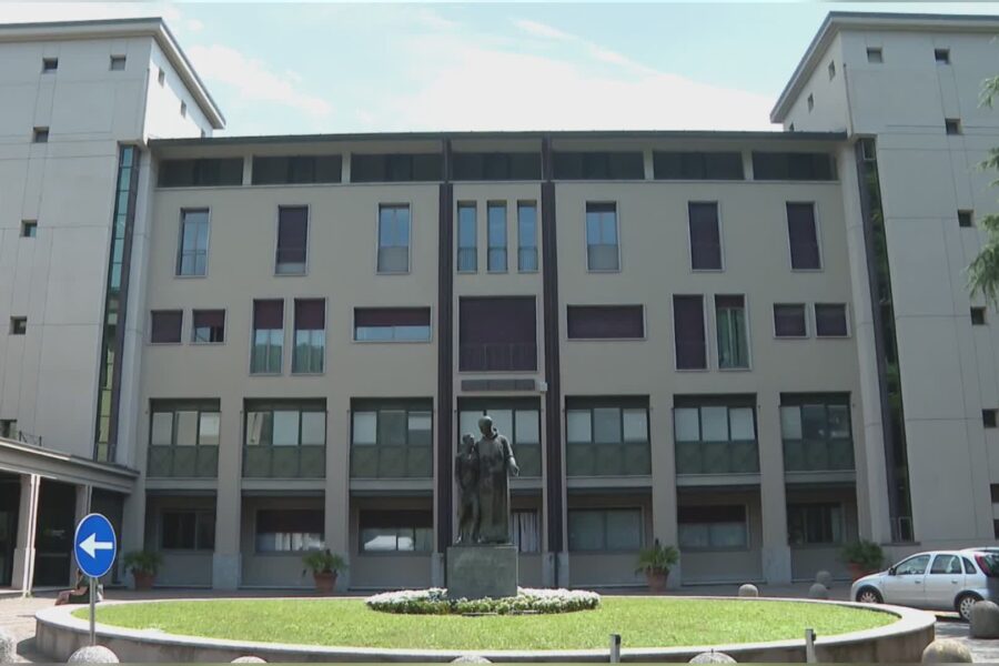 Ospedale di Erba, sindacati all’attacco: “Oggi chiude il punto nascita, domani chissà”