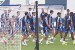 Mister Cesc Fabregas: “Per vincere dovremo avere più personalità del Frosinone”