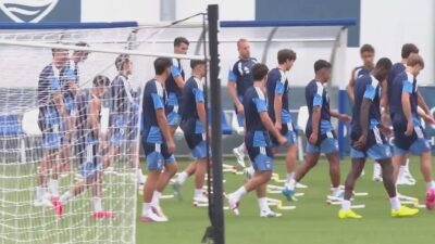 Mister Cesc Fabregas: “Per vincere dovremo avere più personalità del Frosinone”