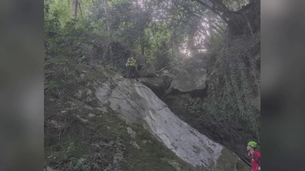 Civenna, donna dispersa, ricerche in corso anche con droni ed elicottero