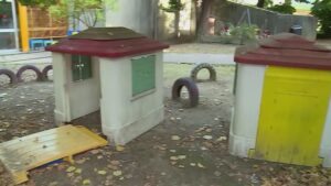 Contro il piano di razionalizzazione delle scuole, il presidio con i fischietti organizzato da Nova Como