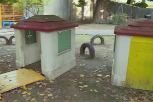 Contro il piano di razionalizzazione delle scuole, il presidio con i fischietti organizzato da Nova Como