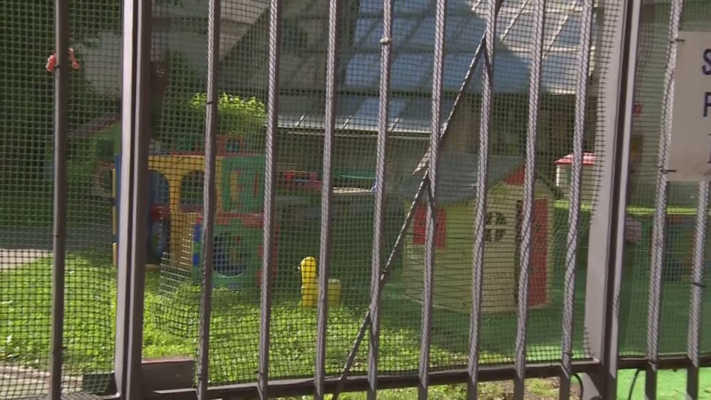 Scuole di Como, la lettera di due docenti contro il piano del Comune: “Un istituto scolastico è un’identità educativa”