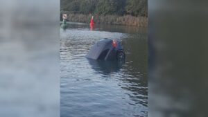 Lavena Ponte Tresa, auto finisce nel Ceresio. Nessuno a bordo